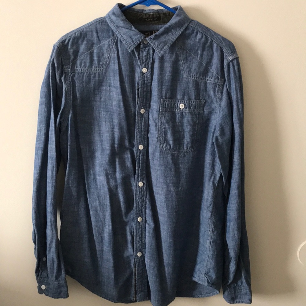 Helix “jeans colored” causal buttons up shirt